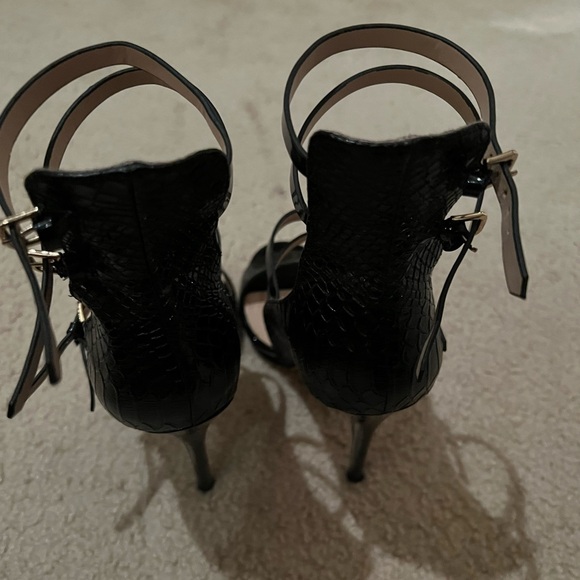 🔥♥️ Black BEBE Croc Embossed Sandals with Patent Leather Straps - Picture 11 of 12